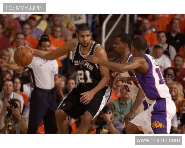 马刺与太阳激战正酣NBA季后赛精彩对决引发球迷热议